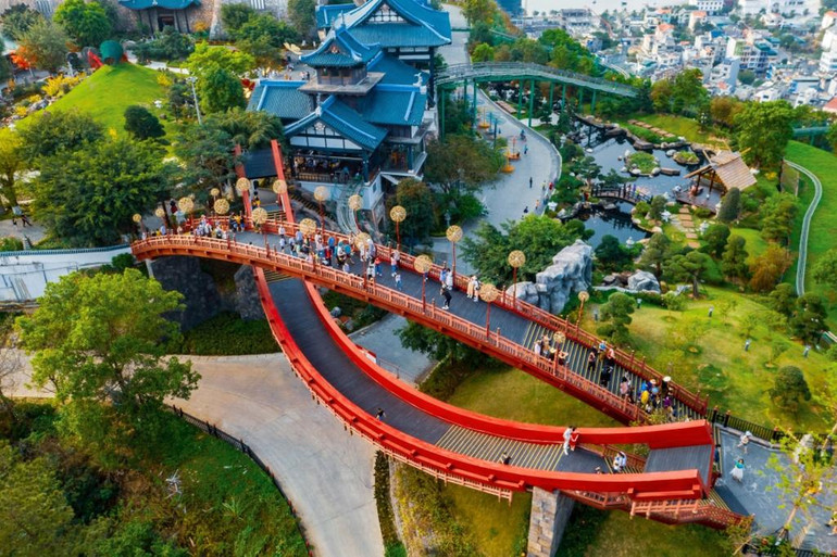 Công viên Sun World Hạ Long là điểm thu hút đông khách du lịch trong những ngày nghỉ cuối tuần.