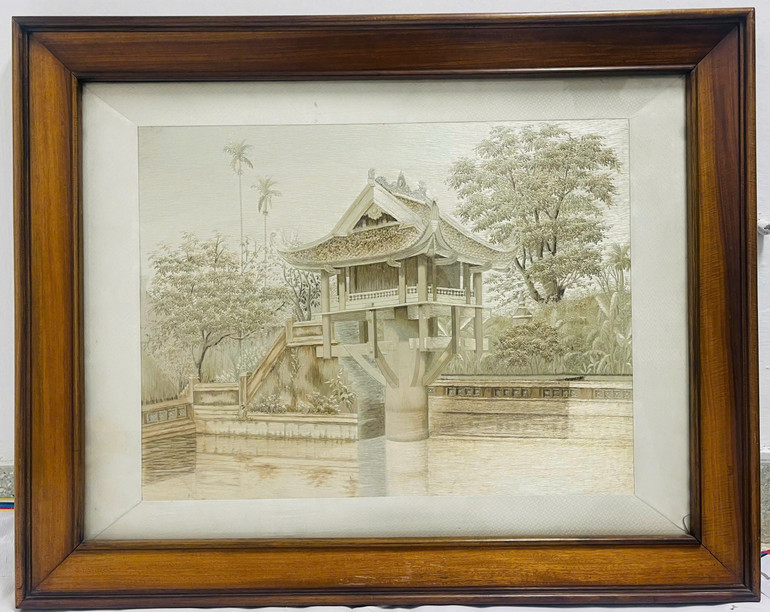 Bức tranh thêu “Chùa Một Cột” được gia đình Luật sư Loseby gửi tặng Bảo tàng Hồ Chí Minh đúng dịp kỷ niệm 115 năm Ngày sinh Chủ tịch Hồ Chí Minh. Bức tranh thêu “Chùa Một Cột” được gia đình Luật sư Loseby gửi tặng Bảo tàng Hồ Chí Minh đúng dịp kỷ niệm 115 năm Ngày sinh Chủ tịch Hồ Chí Minh.