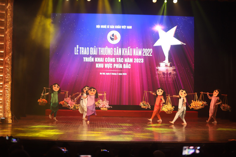 Một tiết mục nghệ thuật tại buổi lễ. (Ảnh: Quang Tấn)