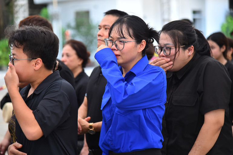 Trong dòng người vào viếng Tổng Bí thư Nguyễn Phú Trọng có rất nhiều bạn trẻ, với nhiều tâm tư tình cảm dành cho Tổng Bí thư.