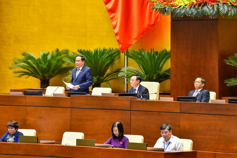 Phó Chủ tịch Thường trực Quốc hội Trần Thanh Mẫn điều hành phiên thảo luận về dự án Luật Khám bệnh, chữa bệnh (sửa đổi). Phó Chủ tịch Thường trực Quốc hội Trần Thanh Mẫn điều hành phiên thảo luận về dự án Luật Khám bệnh, chữa bệnh (sửa đổi).