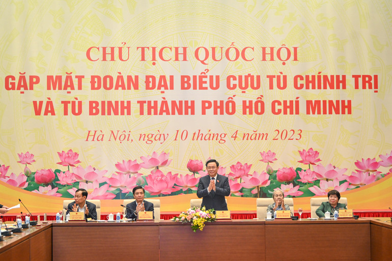 Chủ tịch Quốc hội Vương Đình Huệ chủ trì buổi gặp mặt Đoàn đại biểu cựu tù chính trị và tù binh Thành phố Hồ Chí Minh.