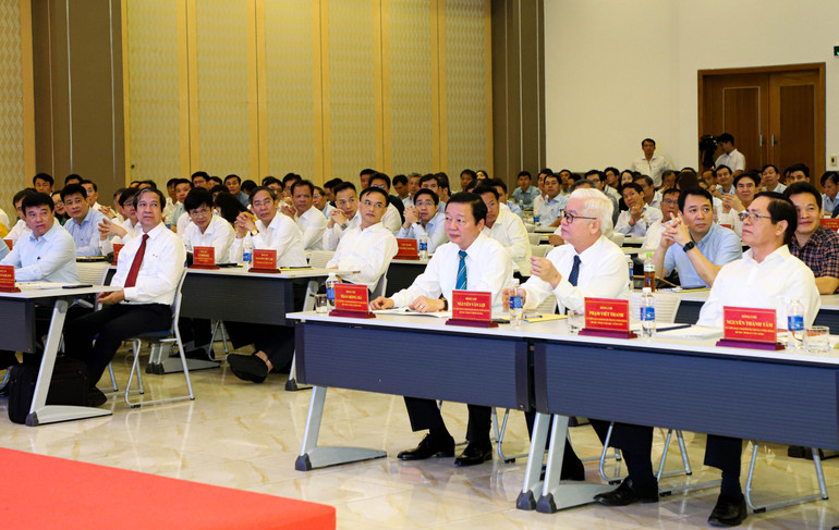 Toàn cảnh hội nghị.