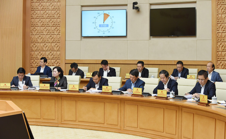 Các Bộ trưởng, Trưởng ngành tham dự phiên họp.