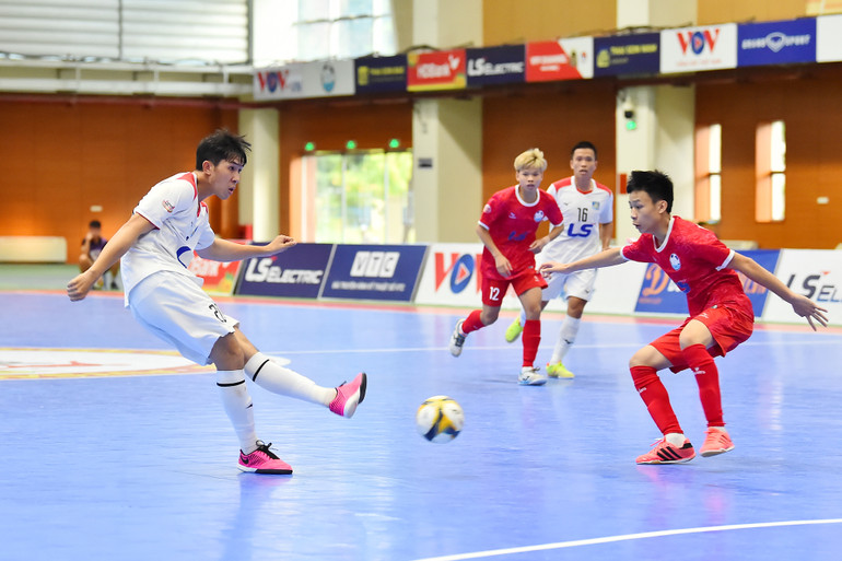 Ngay ở phút thi đầu tiên của hiệp 2, các cầu thủ Hà Nội đã để lọt khoảng trống cho Nguyễn Thịnh Phát và cầu thủ này nhanh chóng chớp lấy thời cơ, ghi bàn thắng mở tỷ số cho đội khách Thái Sơn Nam. Ngay ở phút thi đầu tiên của hiệp 2, các cầu thủ Hà Nội đã để lọt khoảng trống cho Nguyễn Thịnh Phát và cầu thủ này nhanh chóng chớp lấy thời cơ, ghi bàn thắng mở tỷ số cho đội khách Thái Sơn Nam.