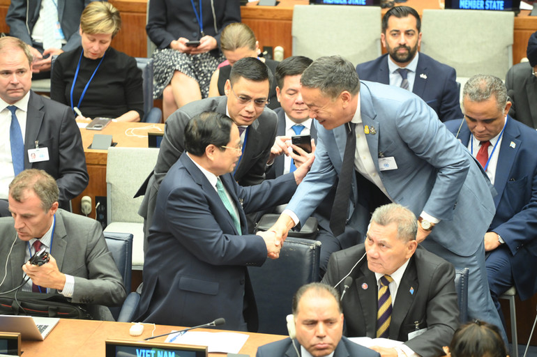 Thủ tướng Phạm Minh Chính gặp gỡ các nhà Lãnh đạo tại Hội nghị.