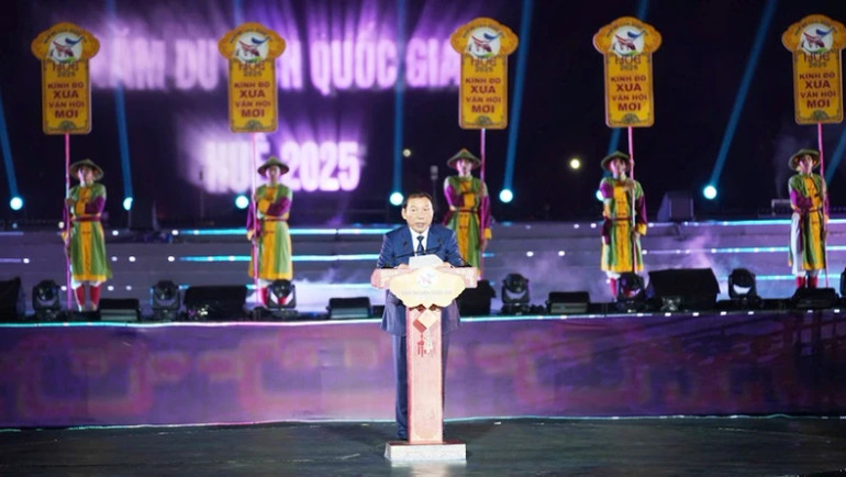 Bộ trưởng Văn hóa, Thể thao và Du lịch, Trưởng Ban Chỉ đạo Năm Du lịch quốc gia - Huế 2025 Nguyễn Văn Hùng phát biểu tại chương trình khai mạc. Bộ trưởng Văn hóa, Thể thao và Du lịch, Trưởng Ban Chỉ đạo Năm Du lịch quốc gia - Huế 2025 Nguyễn Văn Hùng phát biểu tại chương trình khai mạc.