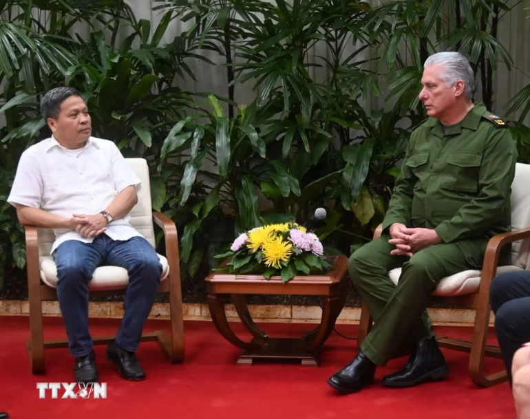 Chủ tịch Cuba Miguel Díaz-Canel tiếp ông Trần Thanh Tú, Chủ tịch sáng lập Công ty cổ phần đầu tư và thương mại Thái Bình tại La Habana. (Ảnh: Mai Phương/TTXVN)