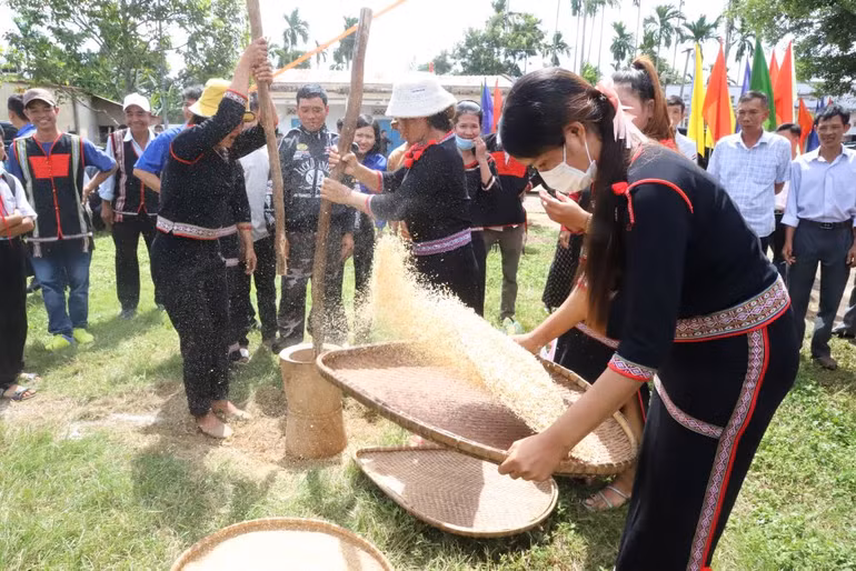 Đồng bào các dân tộc xã Ea Tiêu tham gia các hoạt động truyền thống trong Ngày hội đại đoàn kết toàn dân tộc năm 2023.