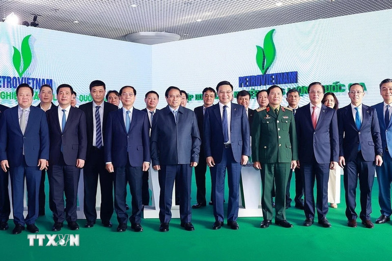 Thủ tướng Phạm Minh Chính và các đại biểu tham dự Hội nghị triển khai nhiệm vụ năm 2025 của ngành dầu khí.