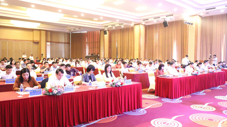 Các đại biểu dự hội nghị. Các đại biểu dự hội nghị.