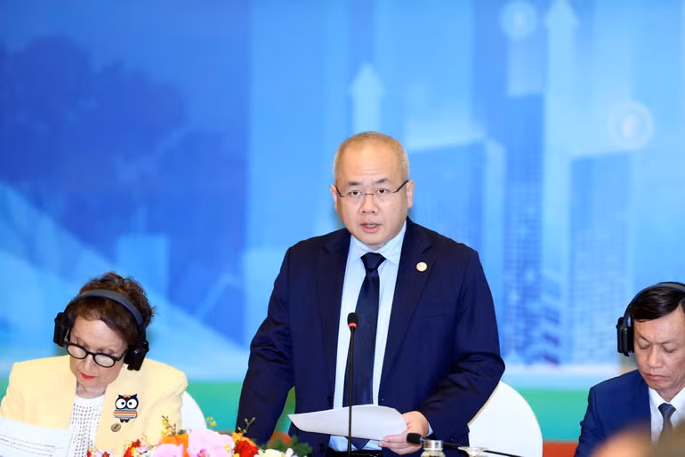 Thứ trưởng Tài chính Đỗ Thành Trung phát biểu tại phiên thảo luận. Ảnh: Duy Linh