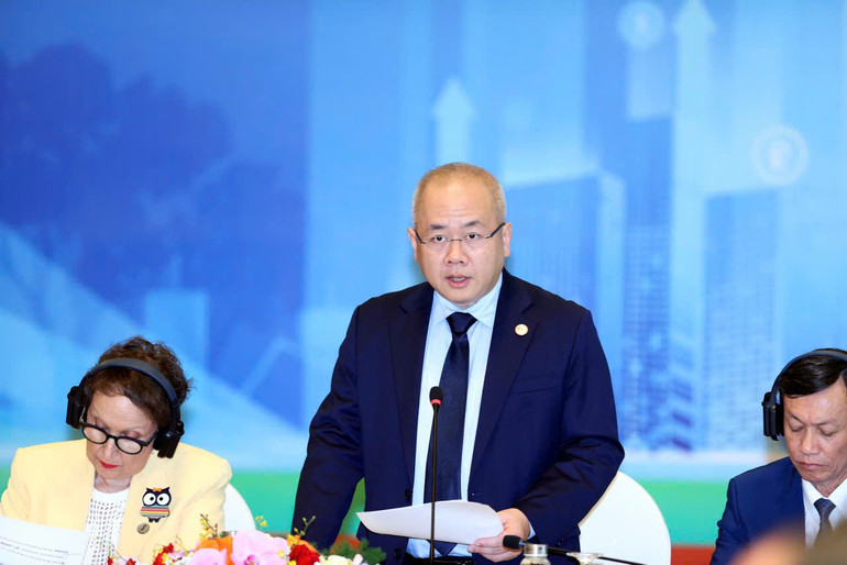 Thứ trưởng Tài chính Đỗ Thành Trung phát biểu tại phiên thảo luận. Ảnh: Duy Linh