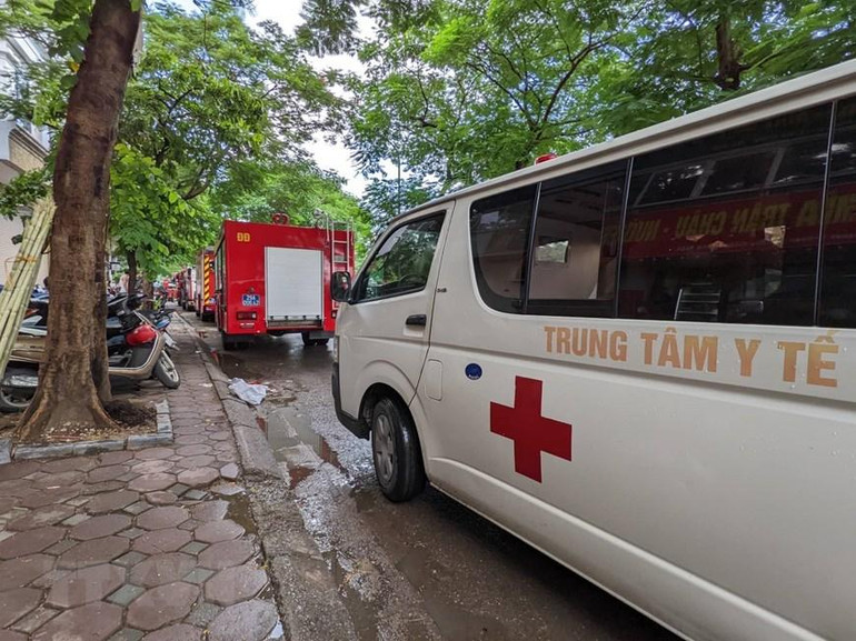 Thông tin sơ bộ ban đầu, đám cháy xuất phát từ khu vực tầng 6 quán karaoke cao 6 tầng đang dừng hoạt động để sửa chữa.(Ảnh: TTXVN)