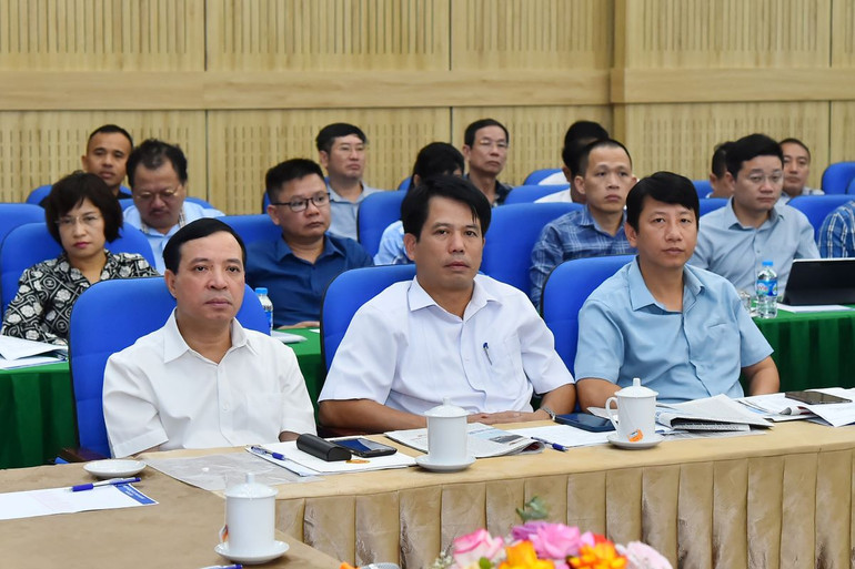 Các đồng chí lãnh đạo tỉnh Thanh Hoá tham dự hội nghị Hội nghị phóng viên thường trú toàn quốc Báo Nhân Dân năm 2023.