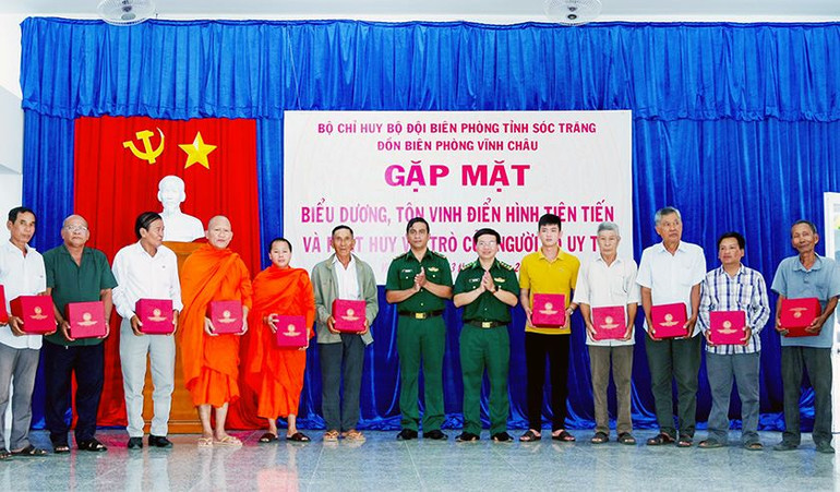 Biểu dương gương điển hình tiến tiến trong vùng đồng bào dân tộc thiểu số khu vực biên giới biển thuộc phường 1, phường 2 và phường Vĩnh Phước, thị xã Vĩnh Châu.