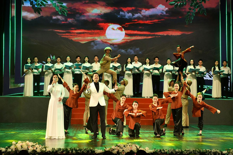 Chương trình nghệ thuật tại Lễ kỷ niệm.