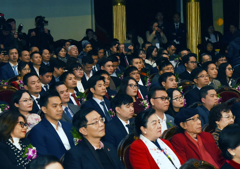 Các đại biểu tham dự lễ trao giải.