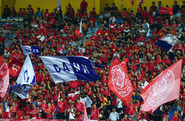 Trận derby Thủ đô luôn được sự quan tâm của các cổ động viên.