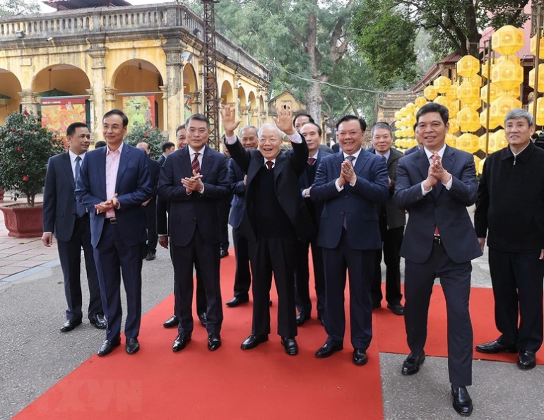 Tổng Bí thư Nguyễn Phú Trọng đến dâng hương tại Khu di tích Hoàng thành Thăng Long.