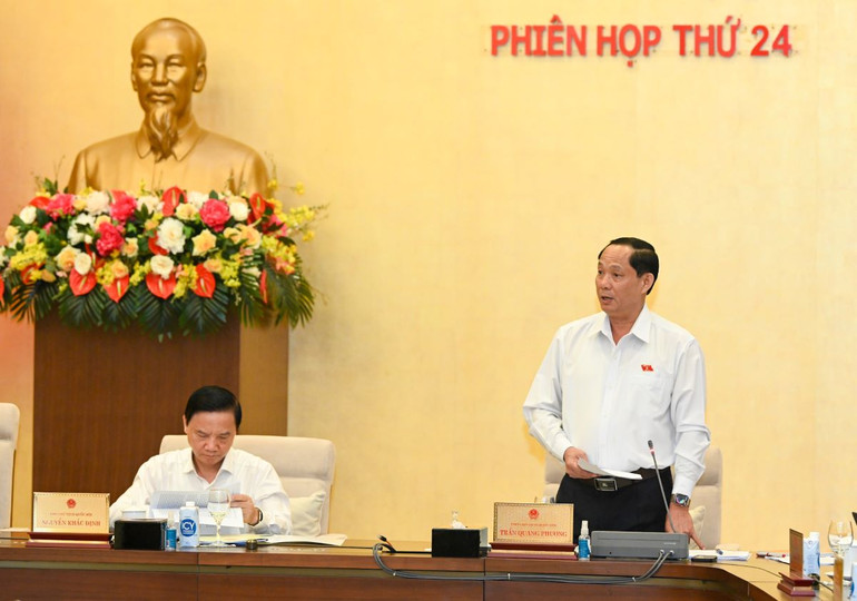 Phó Chủ tịch Quốc hội Trần Quang Phương điều hành nội dung cho ý kiến về việc tổng kết, rà soát việc thực hiện Nghị quyết liên tịch giữa Ủy ban Thường vụ Quốc hội và Mặt trận Tổ quốc Việt Nam về việc tiếp xúc cử tri.