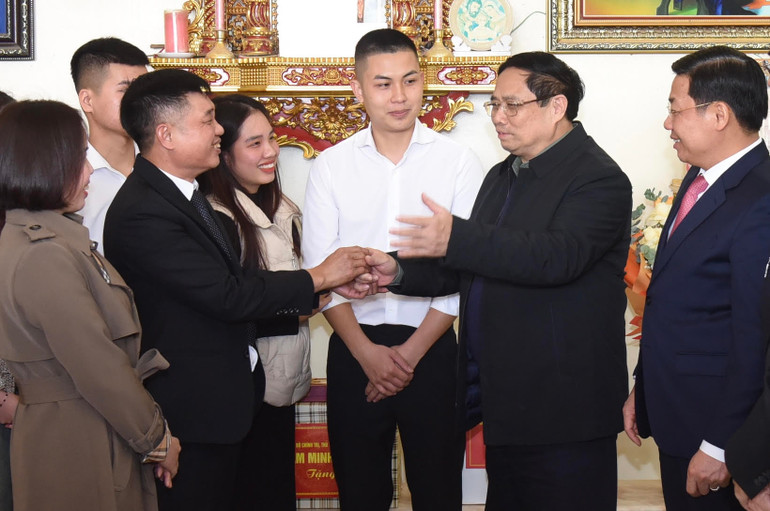 Thủ tướng Phạm Minh Chính thăm, chúc mừng giáo dân Giáo xứ Bắc Giang. Thủ tướng Phạm Minh Chính thăm, chúc mừng giáo dân Giáo xứ Bắc Giang.