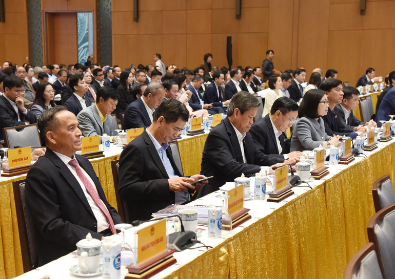 Các doanh nghiệp, chuyên gia, tổ chức tín dụng tham dự hội nghị.