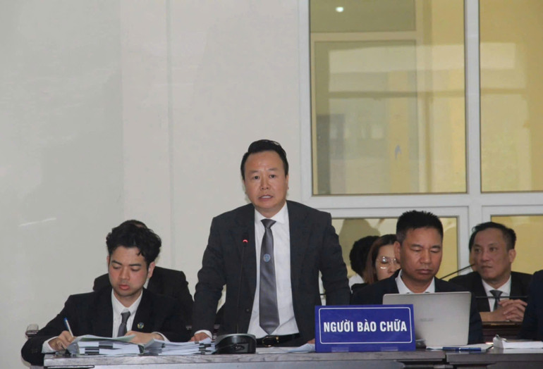 Luật sư tham gia bào chữa tại một phiên toà ở toà án nhân dân thành phố Hà Nội.