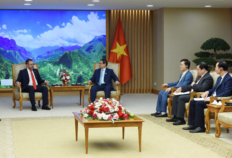 Đại diện lãnh đạo các bộ ban ngành của Chính phủ cùng tham dự buổi tiếp.