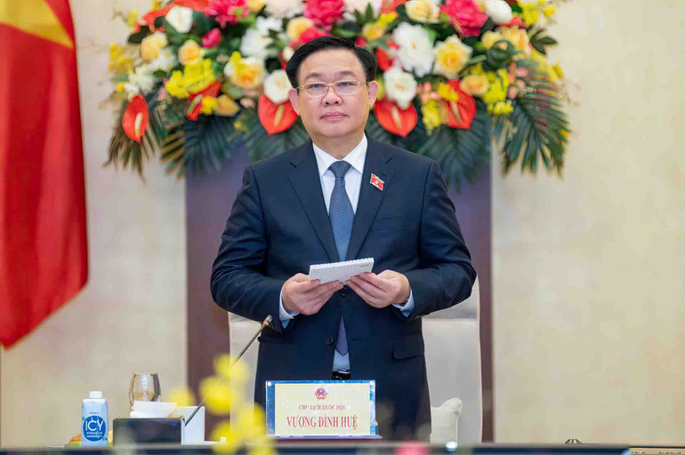 Chủ tịch Quốc hội Vương Đình Huệ phát biểu kết chỉ đạo tại phiên họp. (Ảnh: Duy Linh) Chủ tịch Quốc hội Vương Đình Huệ phát biểu kết chỉ đạo tại phiên họp. (Ảnh: Duy Linh)