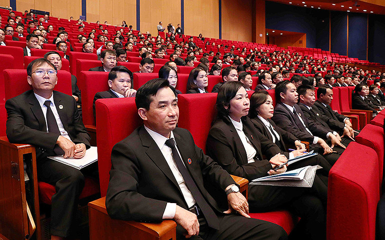 Đại biểu lắng nghe các nội dung về cải cách tư pháp tại Hội nghị.