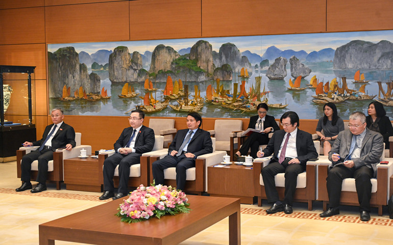 Các đại biểu dự buổi tiếp.