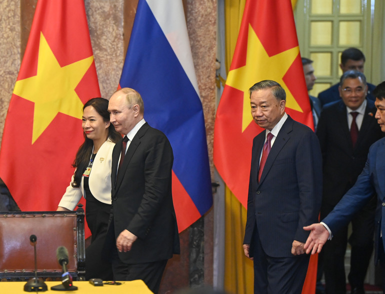 Chủ tịch nước Tô Lâm và Tổng thống Liên bang Nga Vladimir Putin tới dự Lễ trao các văn kiện hợp tác Việt Nam-Liên bang Nga.