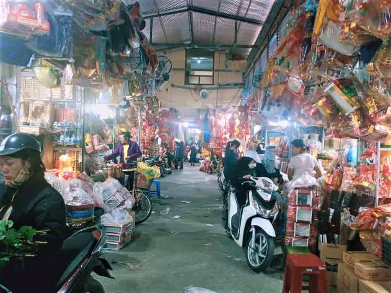 Một góc chợ Giàu. Một góc chợ Giàu.