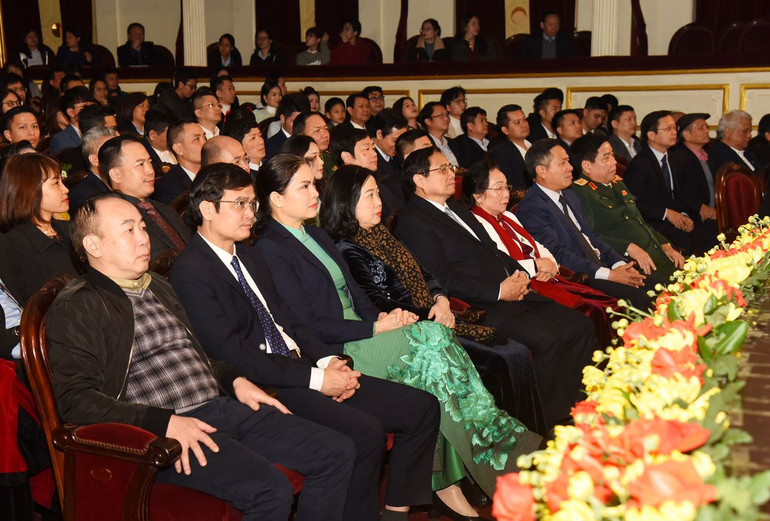 Thủ tướng Phạm Minh Chính và các đại biểu dự Lễ trao Giải thưởng Nhân tài Đất Việt năm 2023.