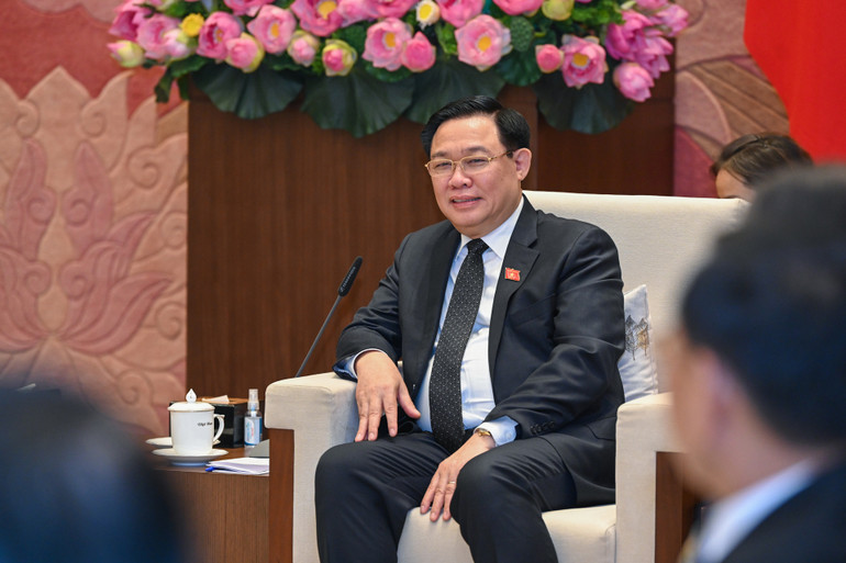 Chủ tịch Quốc hội Vương Đình Huệ phát biểu tại buổi tiếp. Chủ tịch Quốc hội Vương Đình Huệ phát biểu tại buổi tiếp.