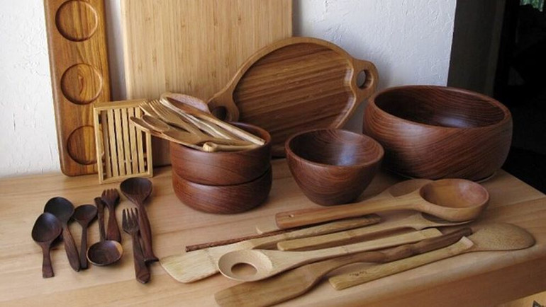 Sản xuất, xuất khẩu sản phẩm hàng tiêu dùng bằng gỗ đang là hướng đi cho doanh nghiệp trong lúc khó khăn.