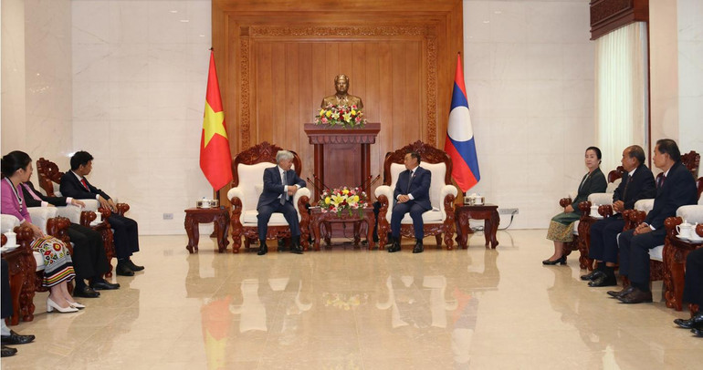 Chủ tịch Quốc hội Lào Saysomphone Phomvihane (phải) tiếp Đoàn đại biểu Ủy ban Trung ương Mặt trận Tổ quốc Việt Nam. Ảnh: Duy Toàn Chủ tịch Quốc hội Lào Saysomphone Phomvihane (phải) tiếp Đoàn đại biểu Ủy ban Trung ương Mặt trận Tổ quốc Việt Nam. Ảnh: Duy Toàn