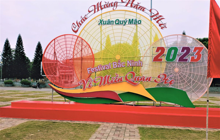 Tạo hình ở Quảng trường Trung tâm văn hóa Kinh Bắc.