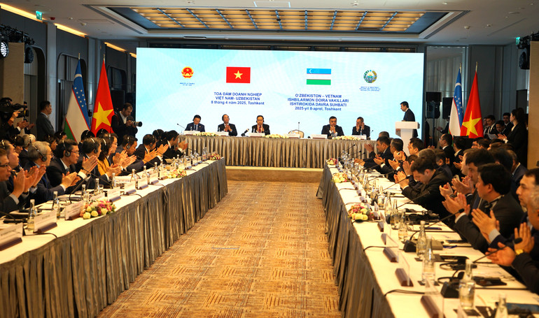 Cuộc Tọa đàm thu hút sự có mặt của đông đảo nhiều lãnh đạo bộ, ngành và doanh nghiệp hai nước trên nhiều lĩnh vực. (Ảnh: VĂN CHÚC)