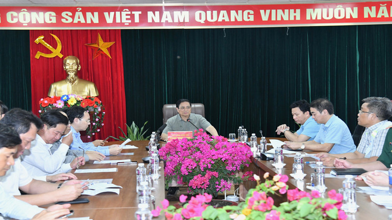 Thủ tướng Phạm Minh Chính chủ trì cuộc họp với các bộ, ngành, Ban Quản lý dự án Mỹ Thuận và các đơn vị thi công Dự án cao tốc Cần Thơ-Cà Mau.