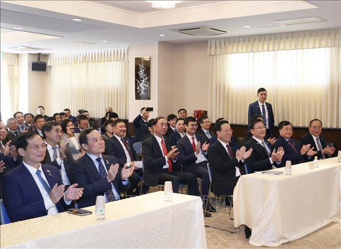 Chủ tịch nước Võ Văn Thưởng đến thăm, làm việc với cán bộ, nhân viên Đại sứ quán Việt Nam tại Nhật Bản. Chủ tịch nước Võ Văn Thưởng đến thăm, làm việc với cán bộ, nhân viên Đại sứ quán Việt Nam tại Nhật Bản.