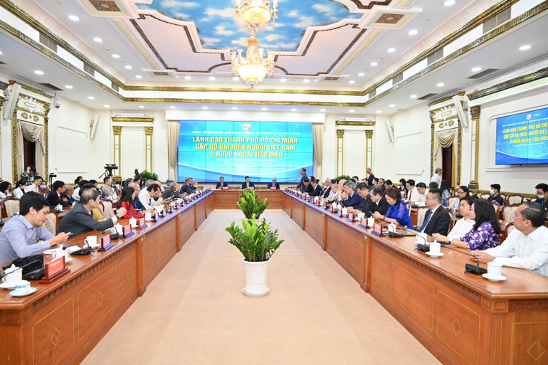 Quang cảnh chương trình gặp mặt. (Ảnh: Quốc Thanh)