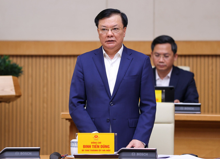 Bí thư Thành ủy Hà Nội Đinh Tiến Dũng phát biểu.