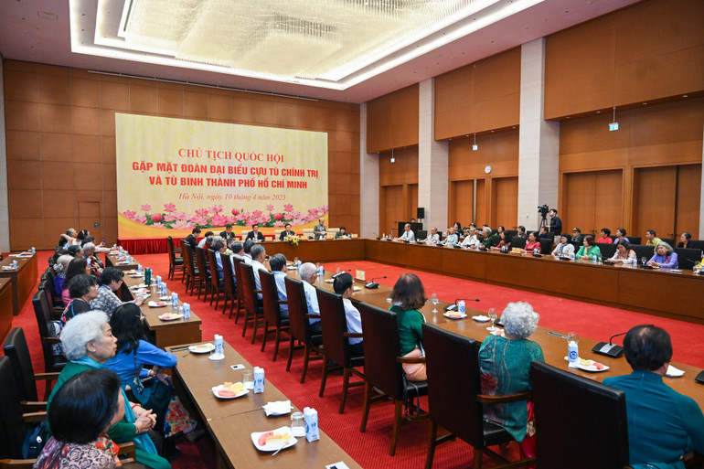 Quang cảnh buổi gặp mặt tại Nhà Quốc hội. Quang cảnh buổi gặp mặt tại Nhà Quốc hội.