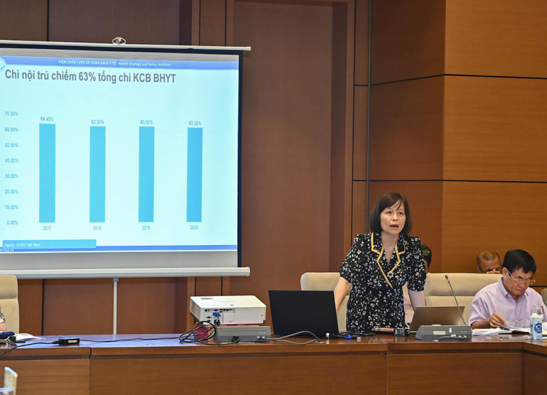 Phó Viện trưởng Viện Chiến lược và Chính sách y tế, Bộ Y tế Nguyễn Khánh Phương phát biểu tham luận tại Tọa đàm.