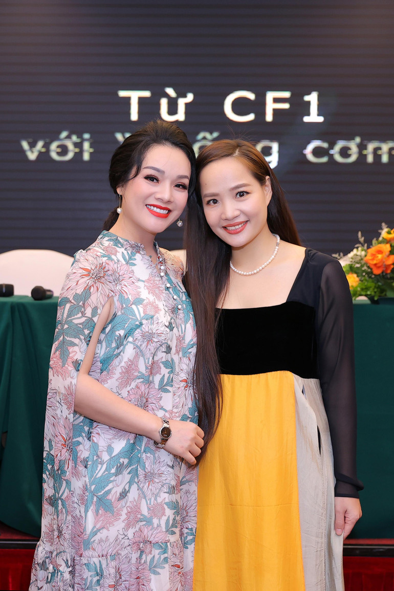 Đinh Hoài Xuân và Tân Nhàn từng học Thạc sĩ cùng nhau tại Học viện Âm nhạc Quốc gia Đinh Hoài Xuân và Tân Nhàn từng học Thạc sĩ cùng nhau tại Học viện Âm nhạc Quốc gia