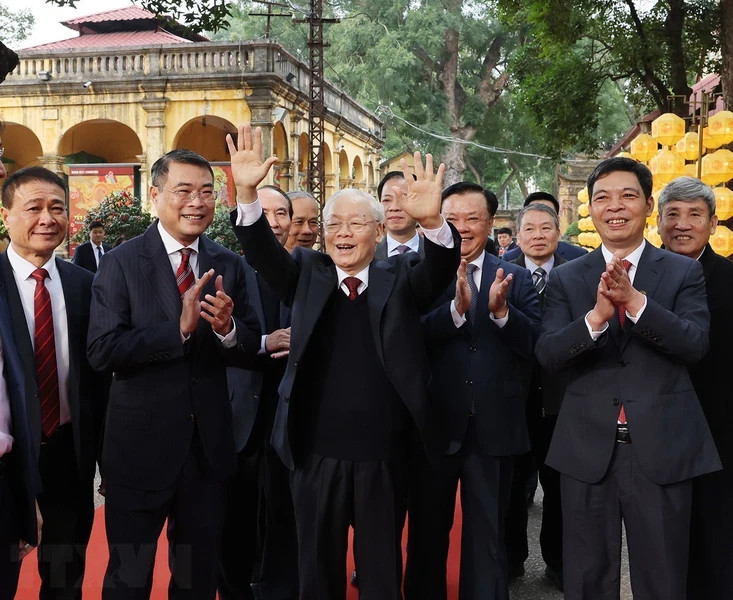 - Tổng Bí thư Nguyễn Phú Trọng đến dâng hương tại Khu di tích Hoàng thành Thăng Long.