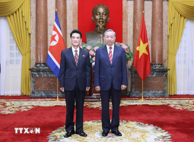 Tổng Bí thư, Chủ tịch nước Tô Lâm tiếp Đại sứ Cộng hòa dân chủ nhân dân Triều Tiên Ri Sung Guk. (Ảnh: TTXVN)