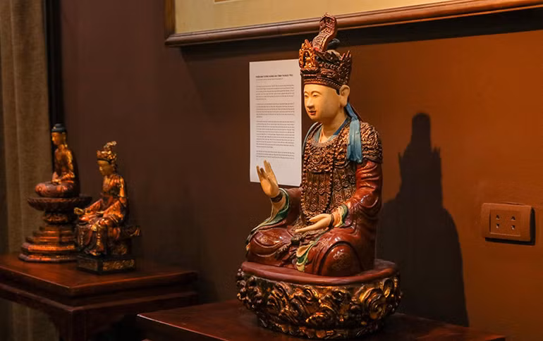 Phiên bản tượng Hoàng hậu Trịnh Thị Ngọc Trúc được tái hiện dựa trên hiện vật gốc với công nghệ in 3D. Bức tượng gốc hiện đang được trưng bày ở Bảo tàng Mỹ thuật Việt Nam.